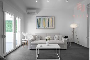 Lusso Bianco Nilie Hospitality MGMT