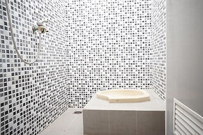 OYO Life 93045 Kost Putra Bu Ketut