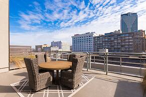 Gorgeous 4BR Condo Steps to FQ