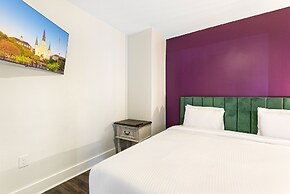 Gorgeous 4BR Condo Steps to FQ