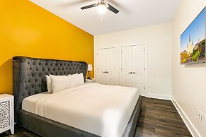 Gorgeous 4BR Condo Steps to FQ