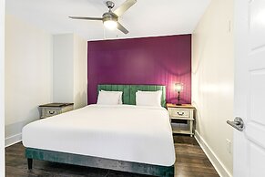 Gorgeous 4BR Condo Steps to FQ