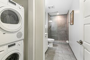 Gorgeous 4BR Condo Steps to FQ