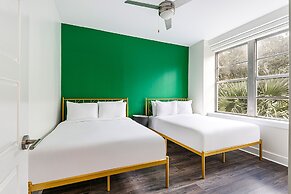 Gorgeous 4BR Condo Steps to FQ