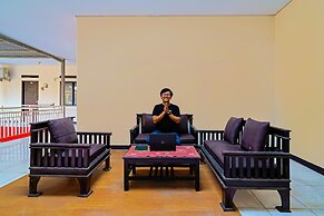 OYO Life 92641 Guest House Palinggihan Ii