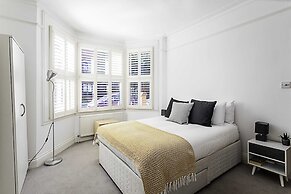 Cozy 2 Bed Apartment in Chiswick