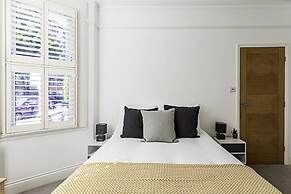 Cozy 2 Bed Apartment in Chiswick