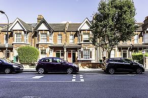 Cozy 2 Bed Apartment in Chiswick