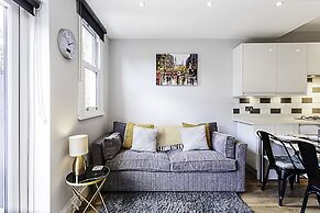 Cozy 2 Bed Apartment in Chiswick