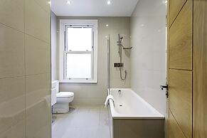 Cozy 2 Bed Apartment in Chiswick