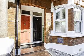 Cozy 2 Bed Apartment in Chiswick