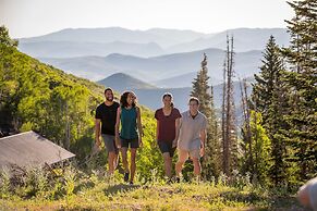 Silverado Lodge - 1 BR Suite, King Bed & Pool View by RedAwning - Save