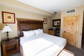 Silverado Lodge - 1 BR Suite, King Bed & Pool View by RedAwning - Save