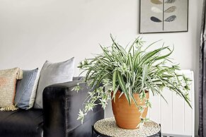 Gorgeous Mile End Flat