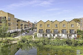 Gorgeous Mile End Flat