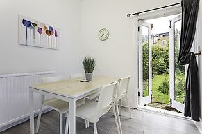 Clapham Charm: 2-bedroom Beauty