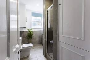 Clapham Charm: 2-bedroom Beauty