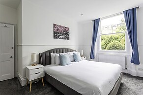Clapham Charm: 2-bedroom Beauty