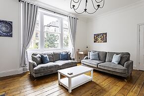 Clapham Charm: 2-bedroom Beauty