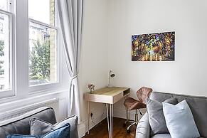 Clapham Charm: 2-bedroom Beauty