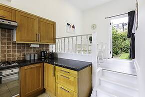 Clapham Charm: 2-bedroom Beauty