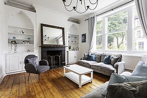 Clapham Charm: 2-bedroom Beauty