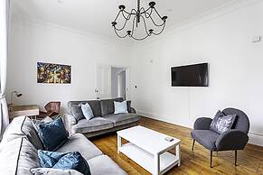 Clapham Charm: 2-bedroom Beauty