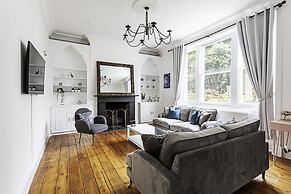 Clapham Charm: 2-bedroom Beauty