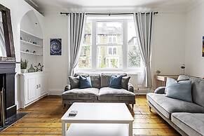 Clapham Charm: 2-bedroom Beauty