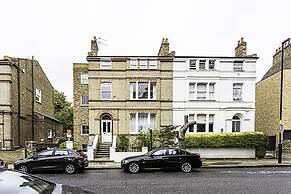Clapham Charm: 2-bedroom Beauty