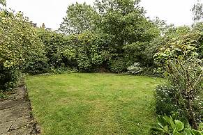 Clapham Charm: 2-bedroom Beauty