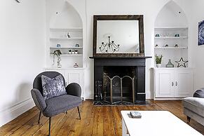 Clapham Charm: 2-bedroom Beauty