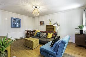 Stylish Highgate Haven Apartment