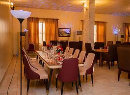 Royal Birds Hotel & Towers