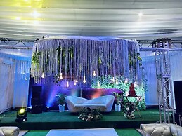 Royal Birds Hotel & Towers