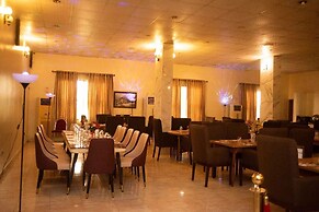 Royal Birds Hotel & Towers