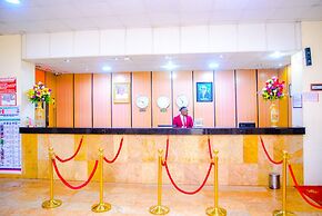 Royal Birds Hotel & Towers