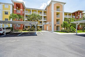 Elegant Naples Condo w/ Golf View & Community Pool