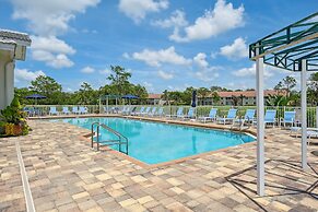 Elegant Naples Condo w/ Golf View & Community Pool