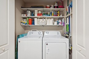 Elegant Naples Condo w/ Golf View & Community Pool