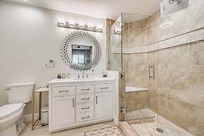 Elegant Naples Condo w/ Golf View & Community Pool