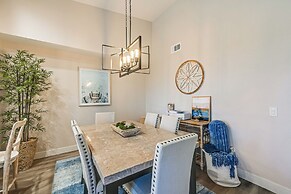 Elegant Naples Condo w/ Golf View & Community Pool