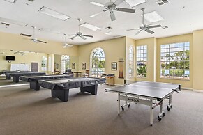 Elegant Naples Condo w/ Golf View & Community Pool