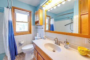 Pet-friendly Waterloo Abode w/ Deck!