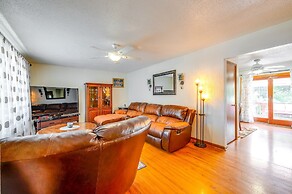 Pet-friendly Waterloo Abode With Deck!