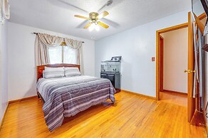 Pet-friendly Waterloo Abode w/ Deck!