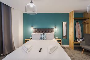 Deluxe Studio Apartments