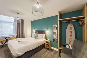 Deluxe Studio Apartments