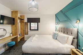 Deluxe Studio Apartments