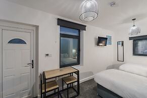 Deluxe Studio Apartments